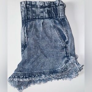 Francesca’s women’s high waisted denim shorts size M